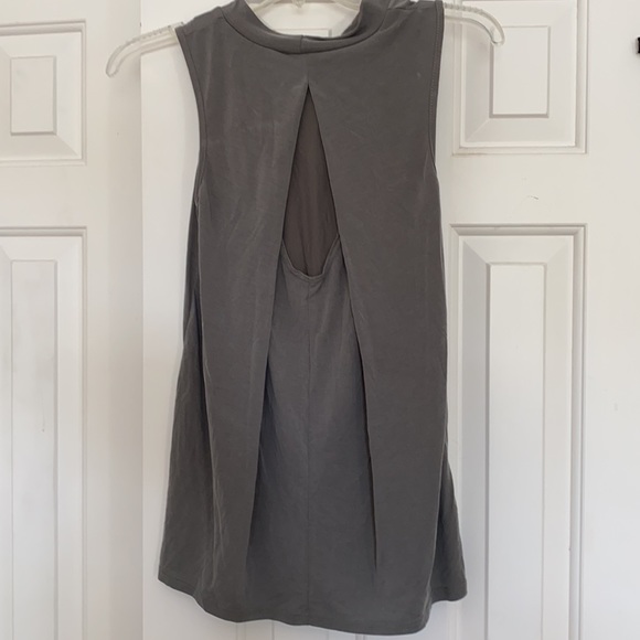 Active workout top - Picture 2 of 3